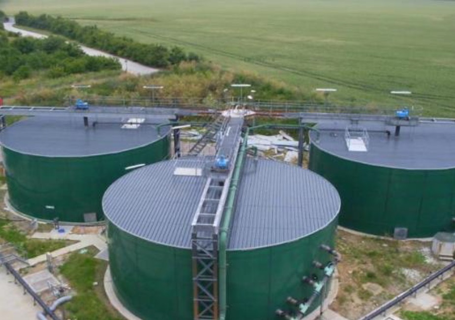 Circular GRP odour-control covers on treatment tanks